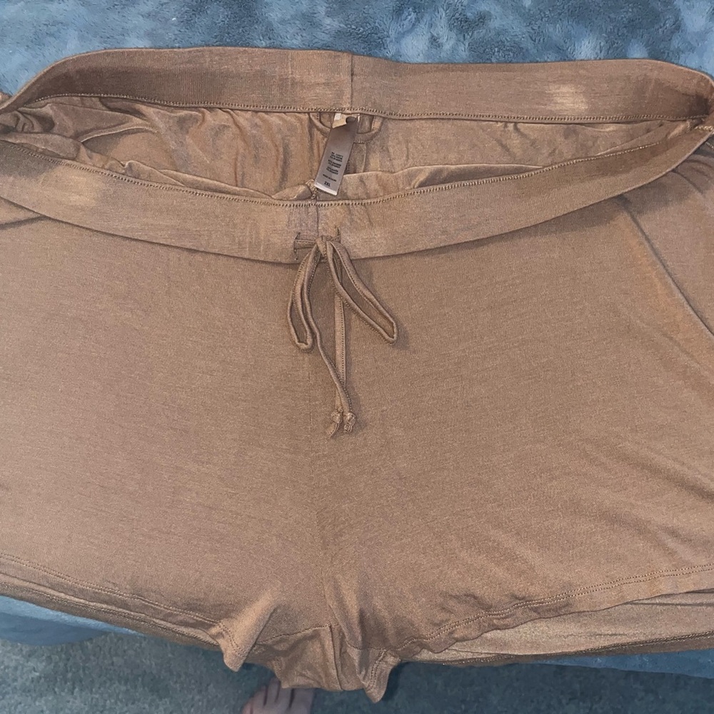 SKIMS sleep shorts in Taupe 2XL